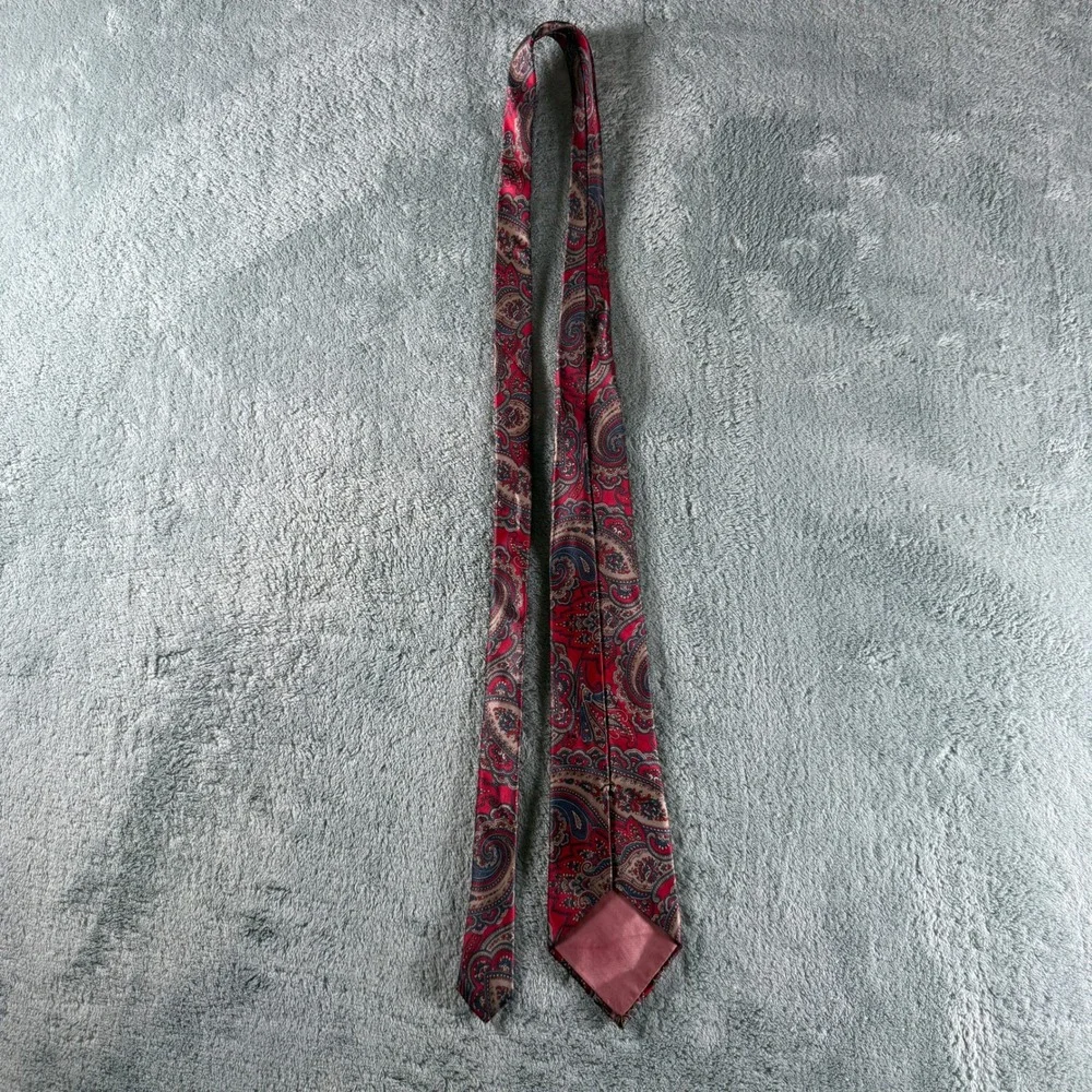 Vintage Red Paisley Silk Necktie Made in USA RN22356 Classic‎ Mens Tie
